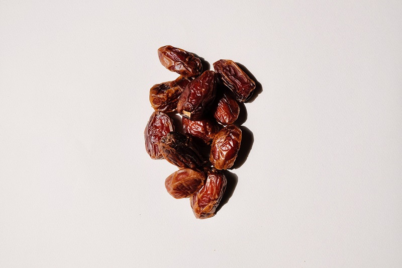 A pile of dried dates.