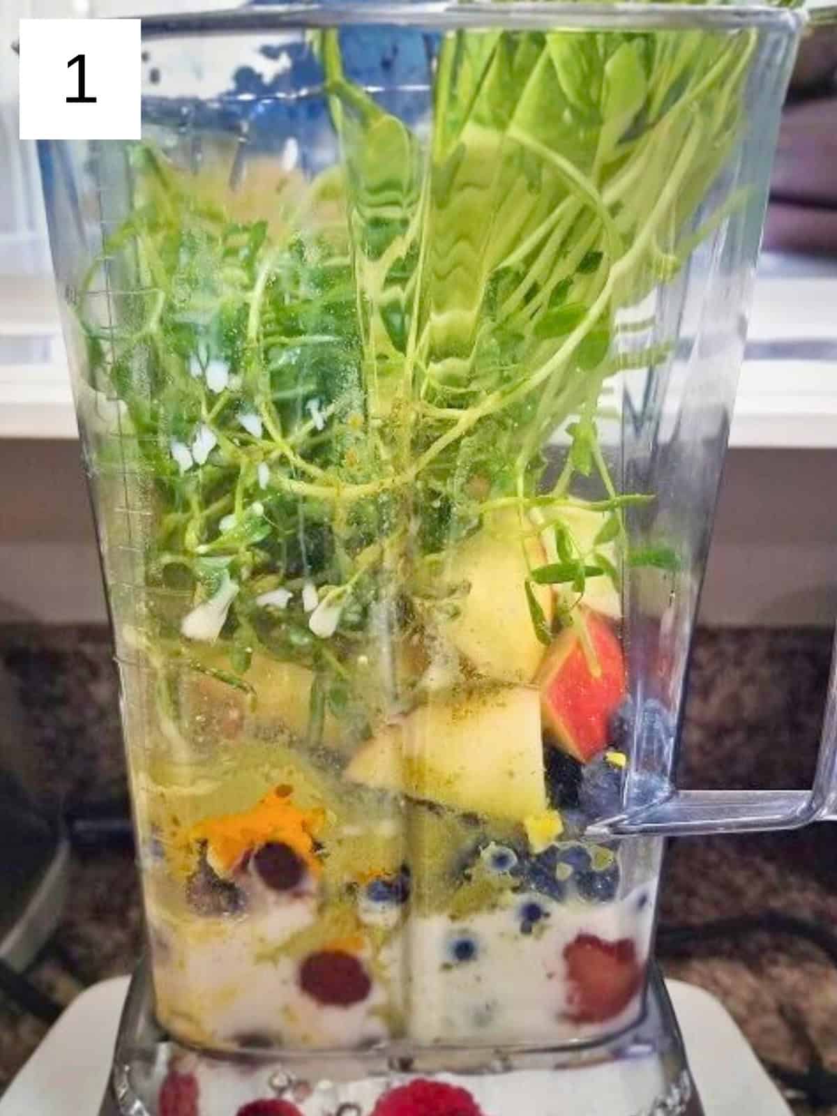 Super Antihistamine Smoothie Recipe made with low histamine ingredients for managing histamine intolerance.