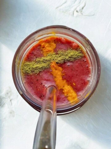 Super Antihistamine Smoothie made with cherries, blueberries, and apples – a refreshing low histamine recipe.