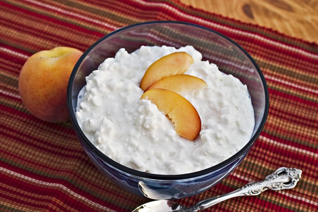 a bowl of cottage cheese, topped with apple slices.