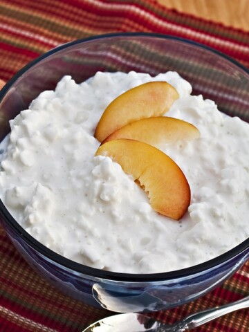 a bowl of cottage cheese, topped with apple slices.