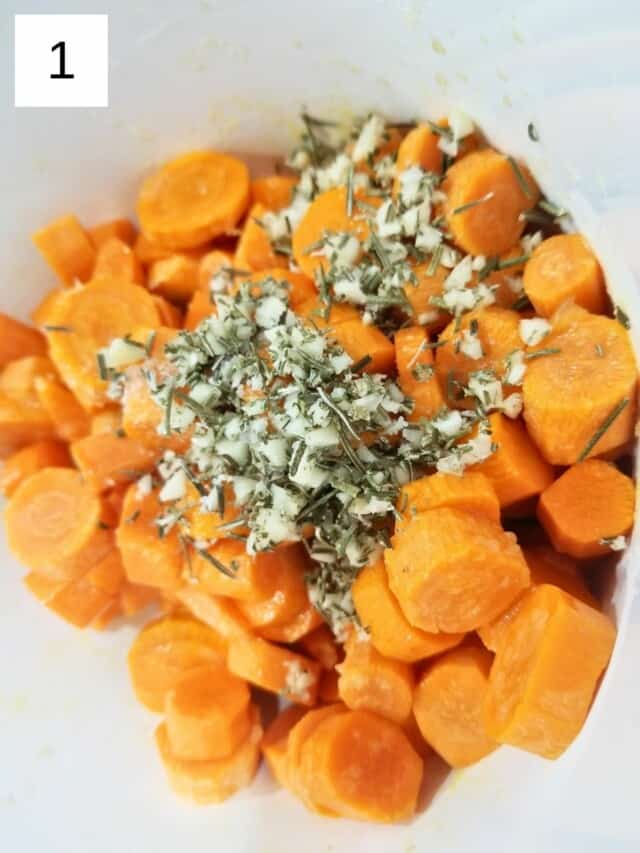 Baked Garlic & Rosemary Carrots With Maple Glaze (Vegan) Low