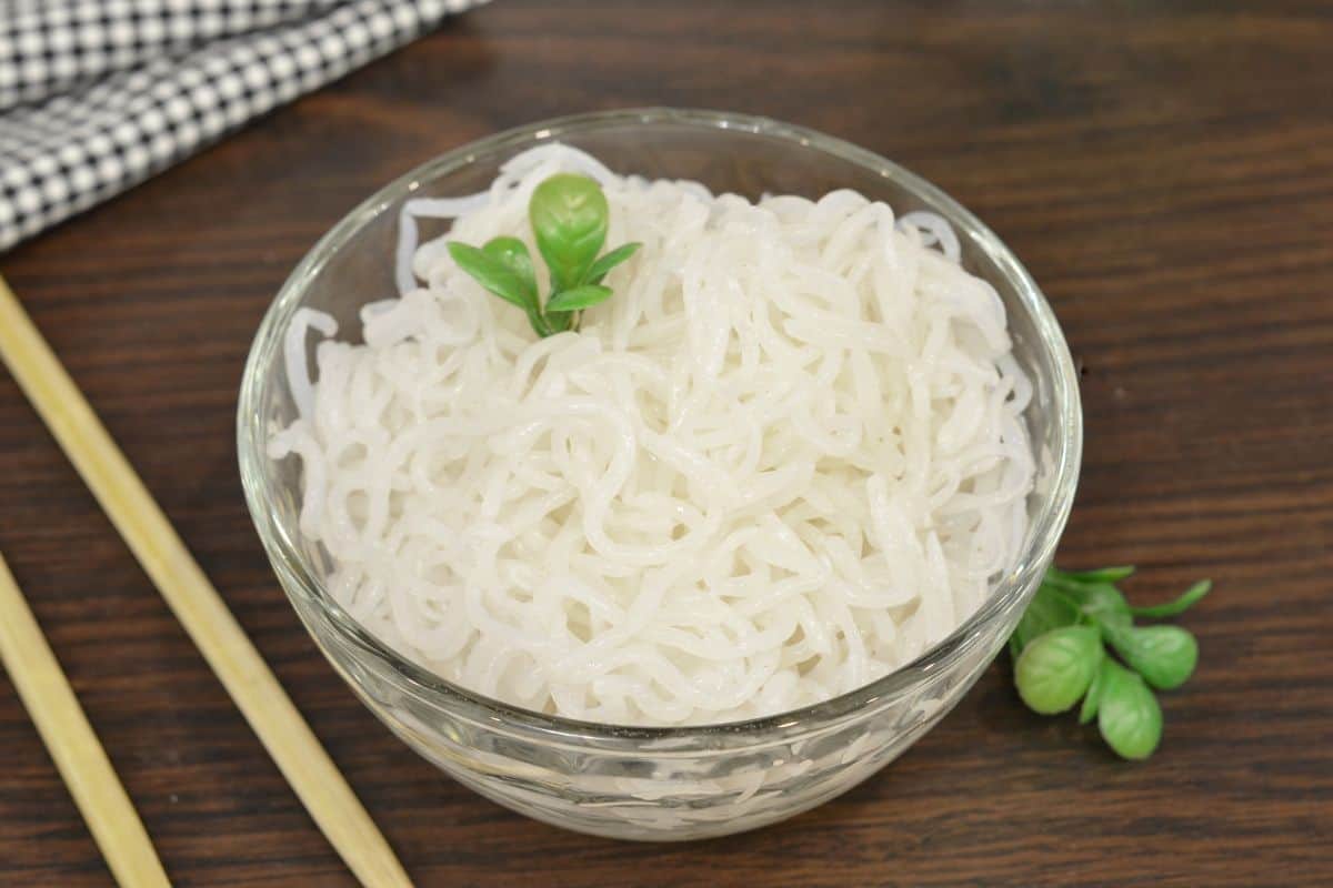 shirataki noodles in a glass bowl.