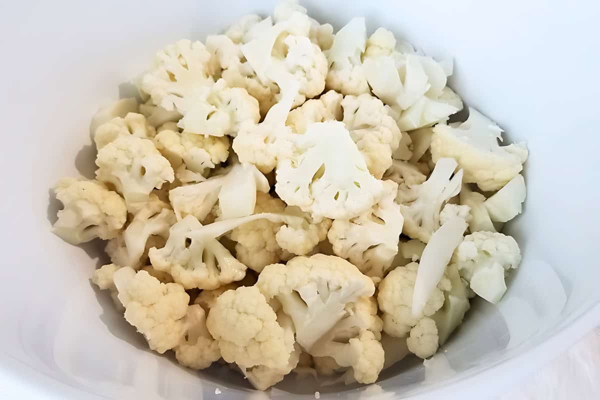 Delicious chopped cauliflower in a bowl. 