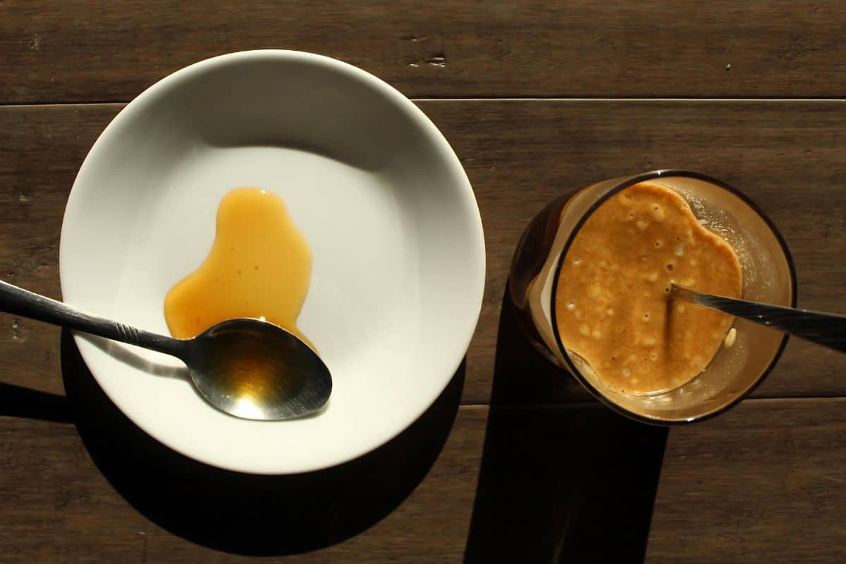 A serving of honey poured on a plate. 