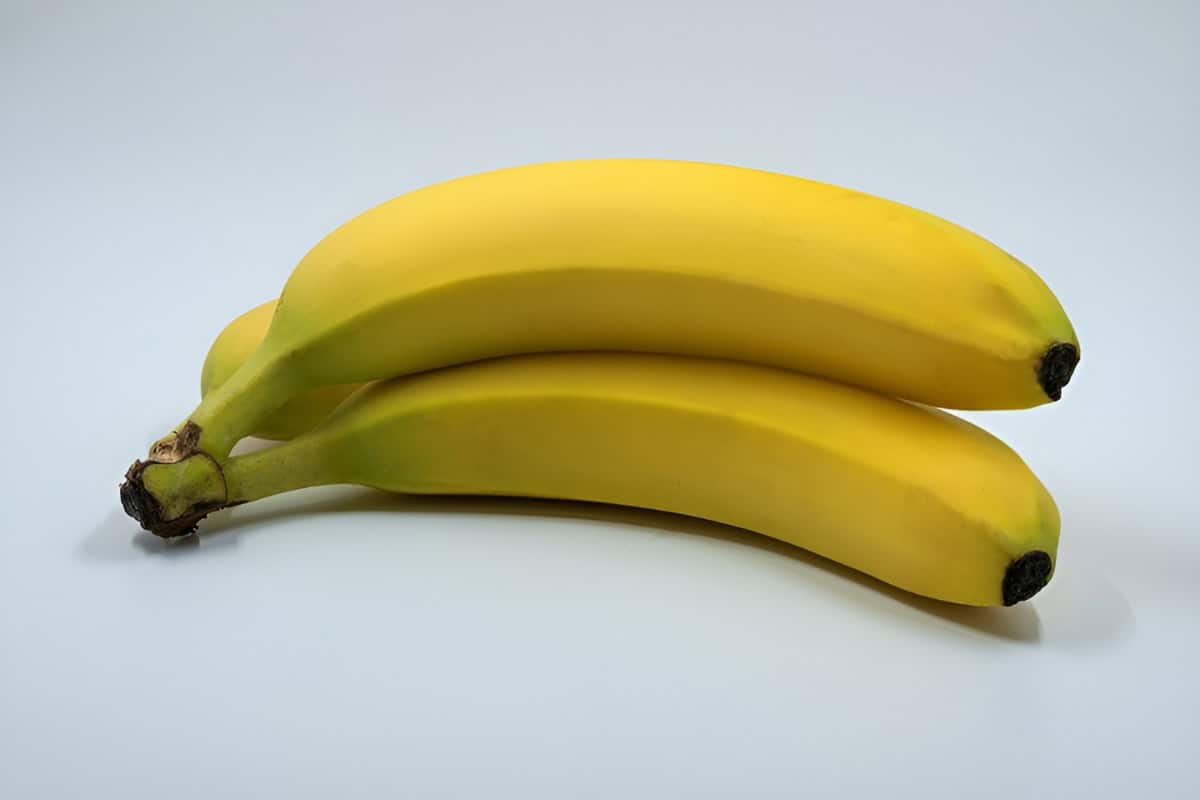 A pair of fresh bananas.