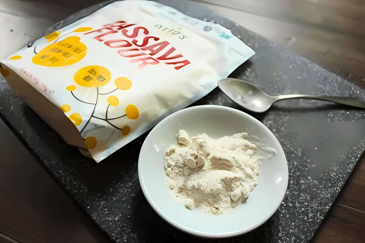Cassava flour in a plate.